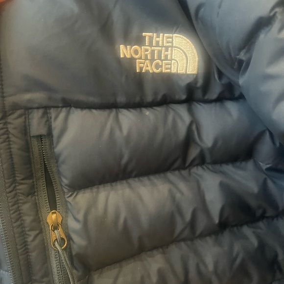 The North Face (small) Blue Puffer Jacket READ - Picture 5 of 6